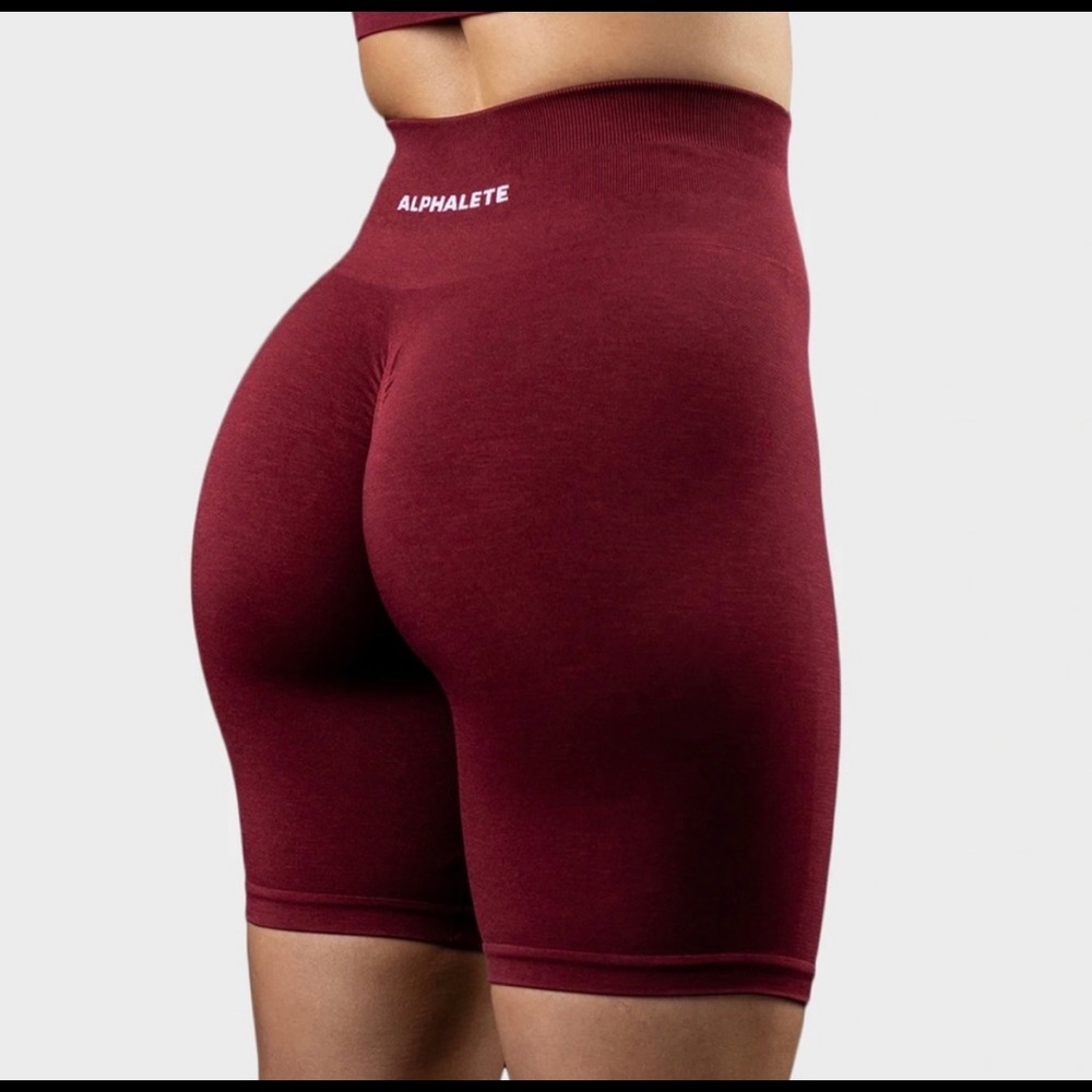 ALPHALETE AMPLIFY SHORTS BORDEAUX